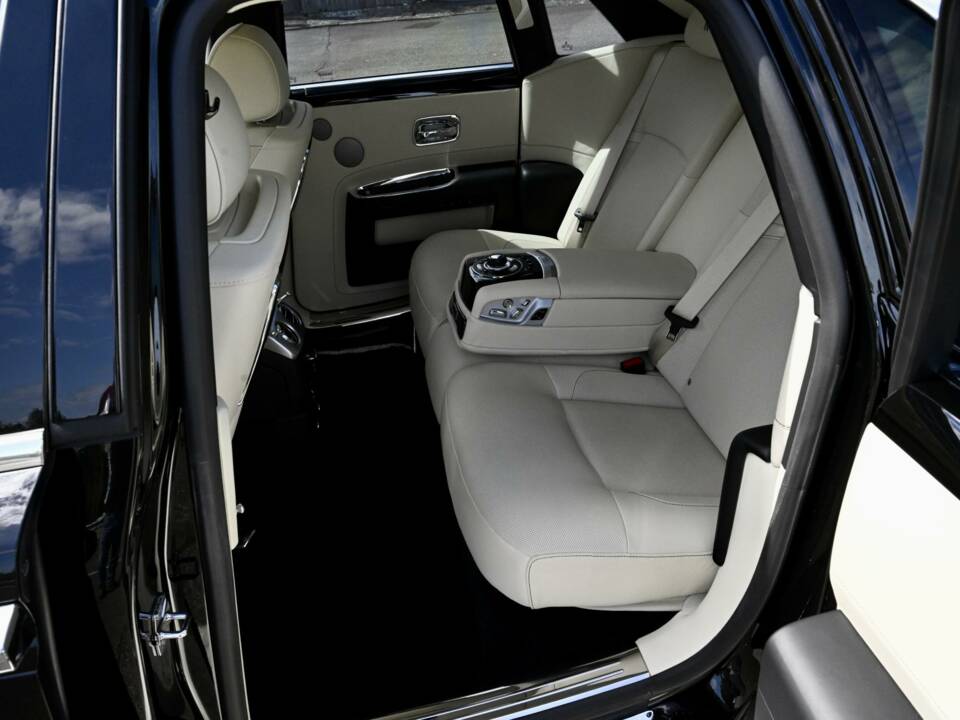 Immagine 40/50 di Rolls-Royce Ghost (2010)