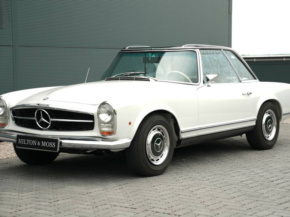 Image 22/50 de Mercedes-Benz 280 SL (1968)