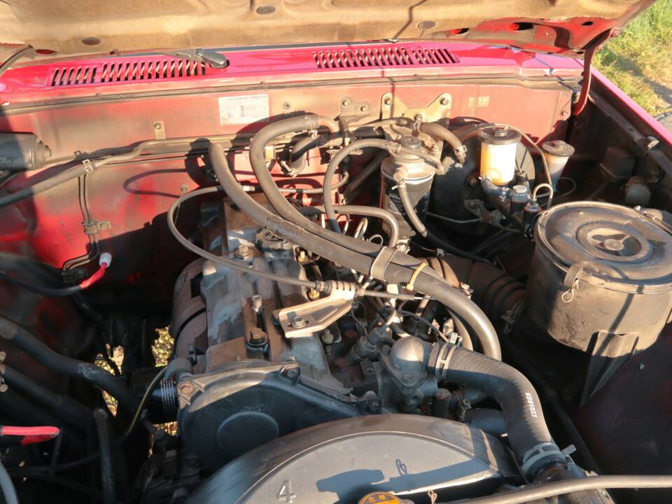 Bild 21/34 von Toyota Hilux (1988)