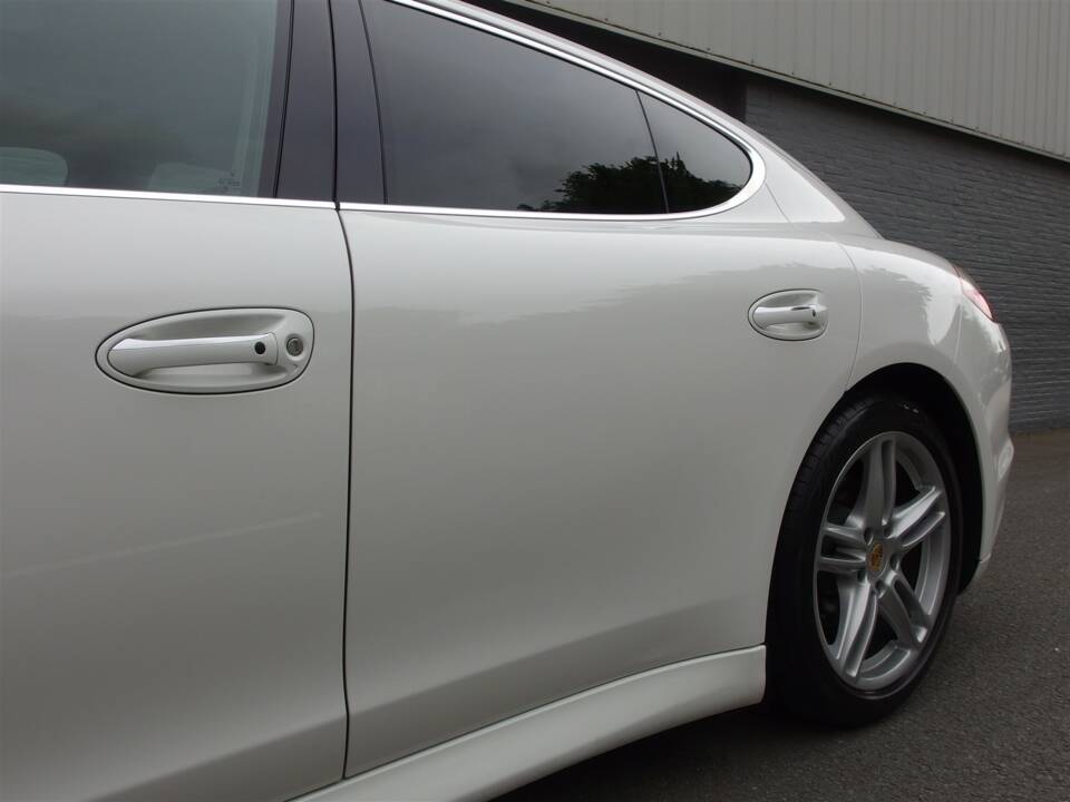 Image 30/98 of Porsche Panamera S (2010)