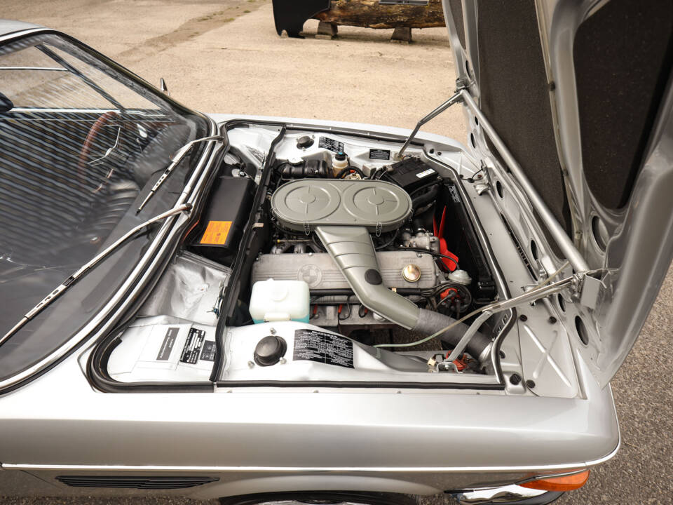 Image 25/94 of BMW 3,0 CS (1972)