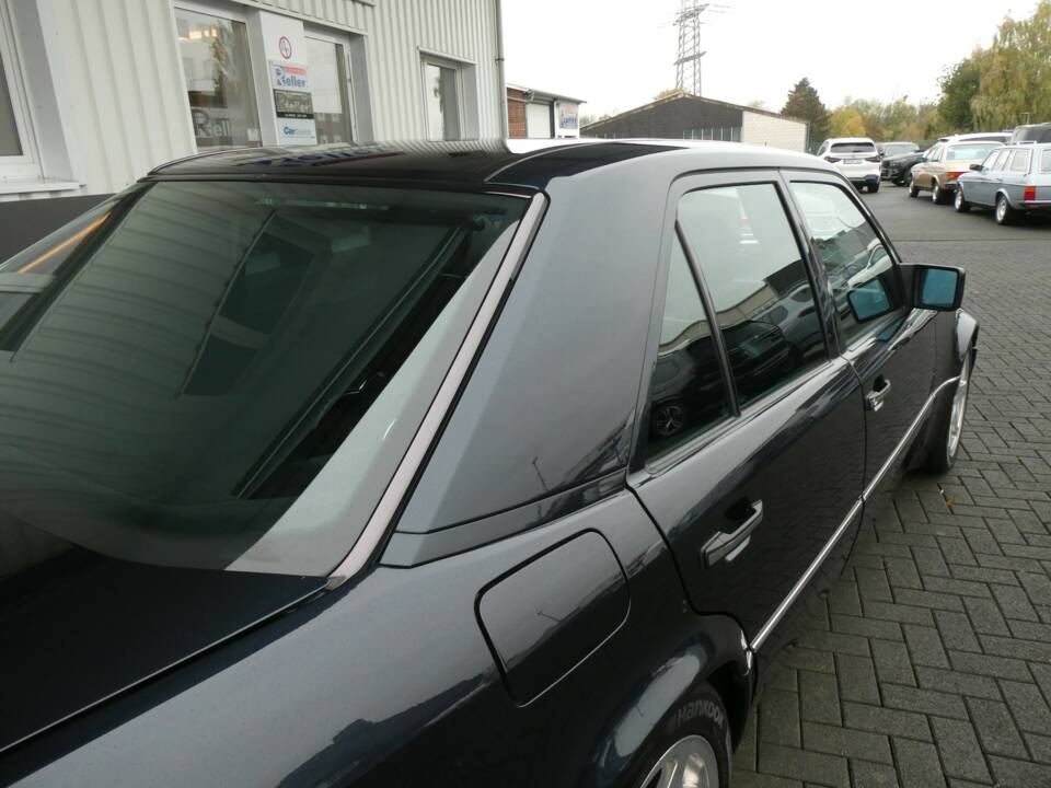 Bild 19/22 von Mercedes-Benz E 500 Limited (1994)