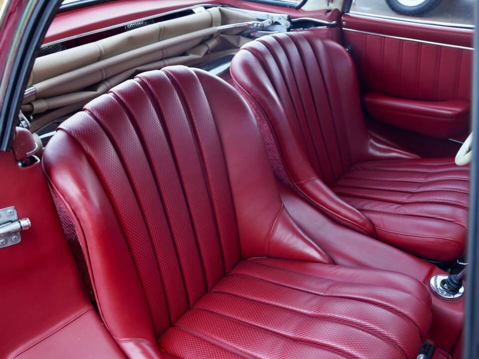 Image 14/50 of Mercedes-Benz 300 SL Roadster (1959)