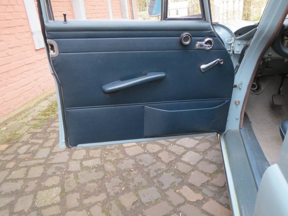 Imagen 18/25 de Mercedes-Benz 200 D (1966)
