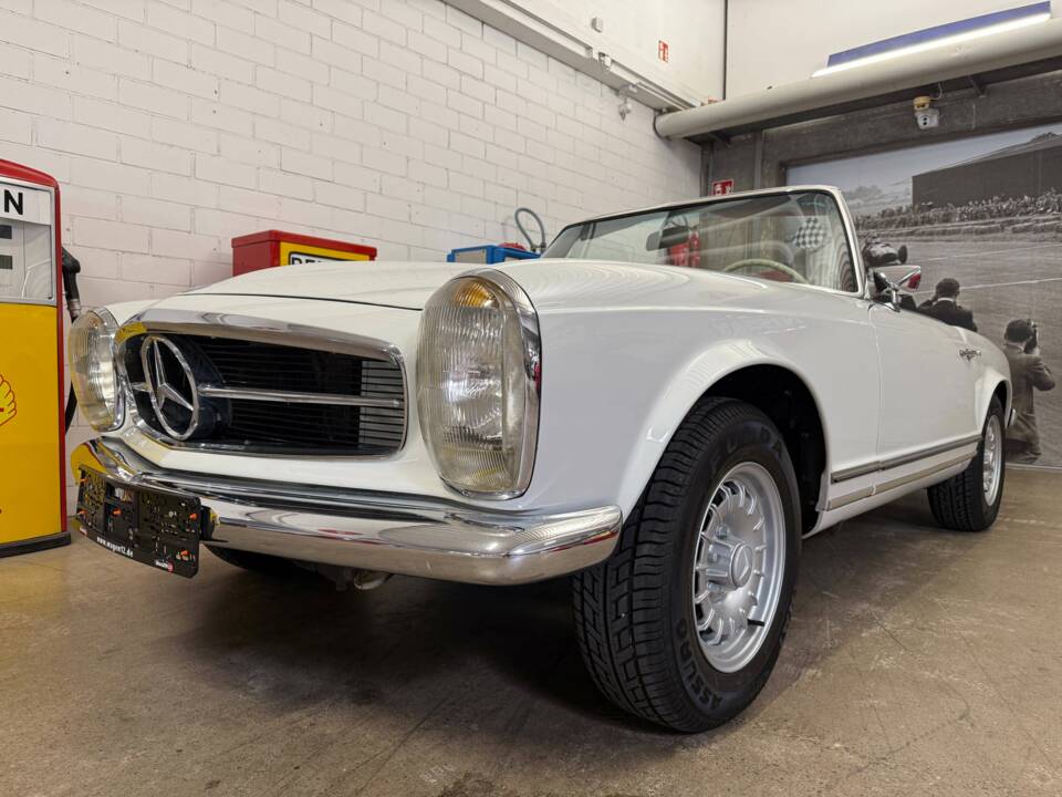 Image 2/22 of Mercedes-Benz 280 SL (1968)