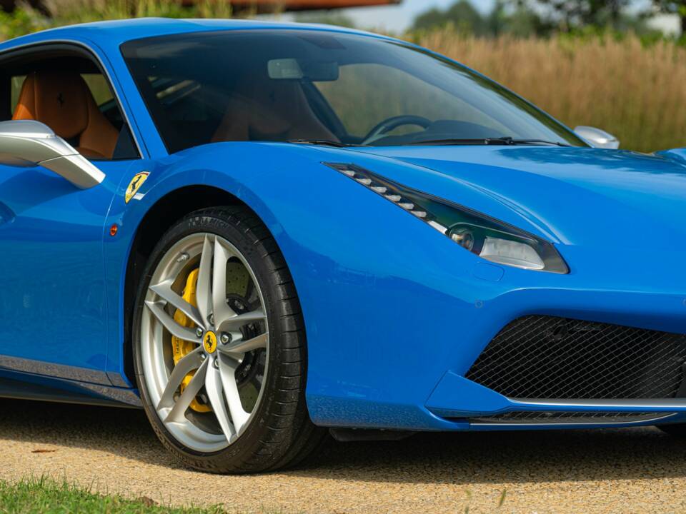 Imagen 27/50 de Ferrari 488 GTB (2017)