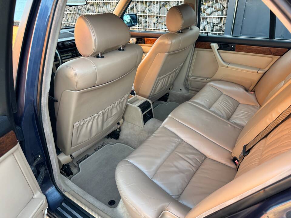 Immagine 17/99 di BMW 735i (1988)