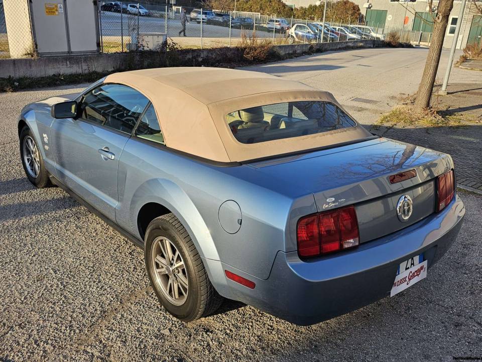 Image 9/34 de Ford Mustang V6 (2005)