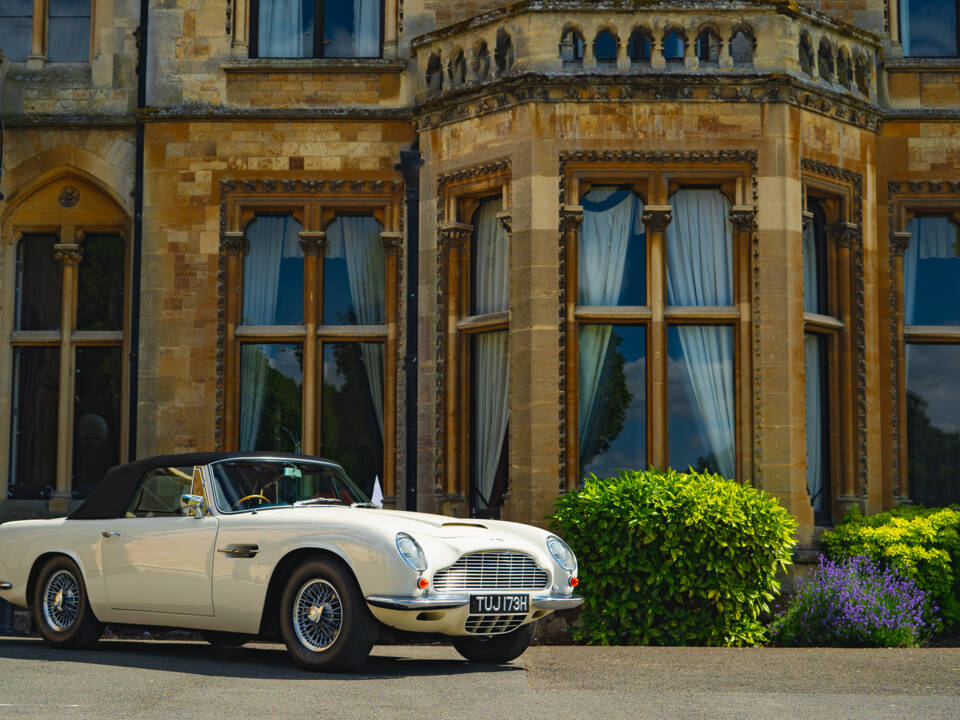 Bild 15/62 von Aston Martin DB 6 Mk II Volante (1970)