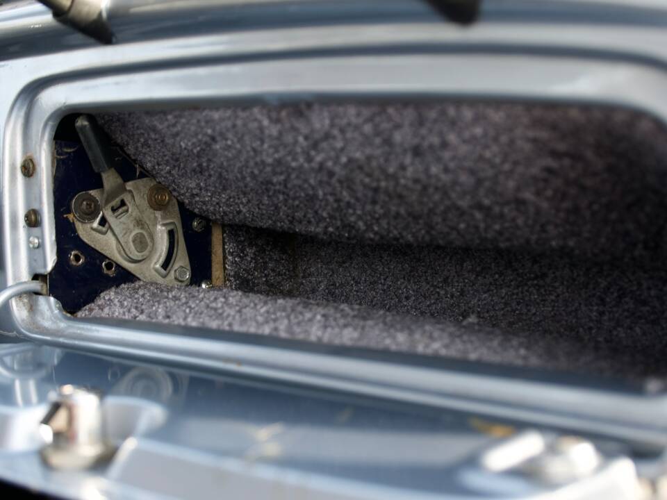Image 49/54 of Volkswagen Beetle 1500 (1969)