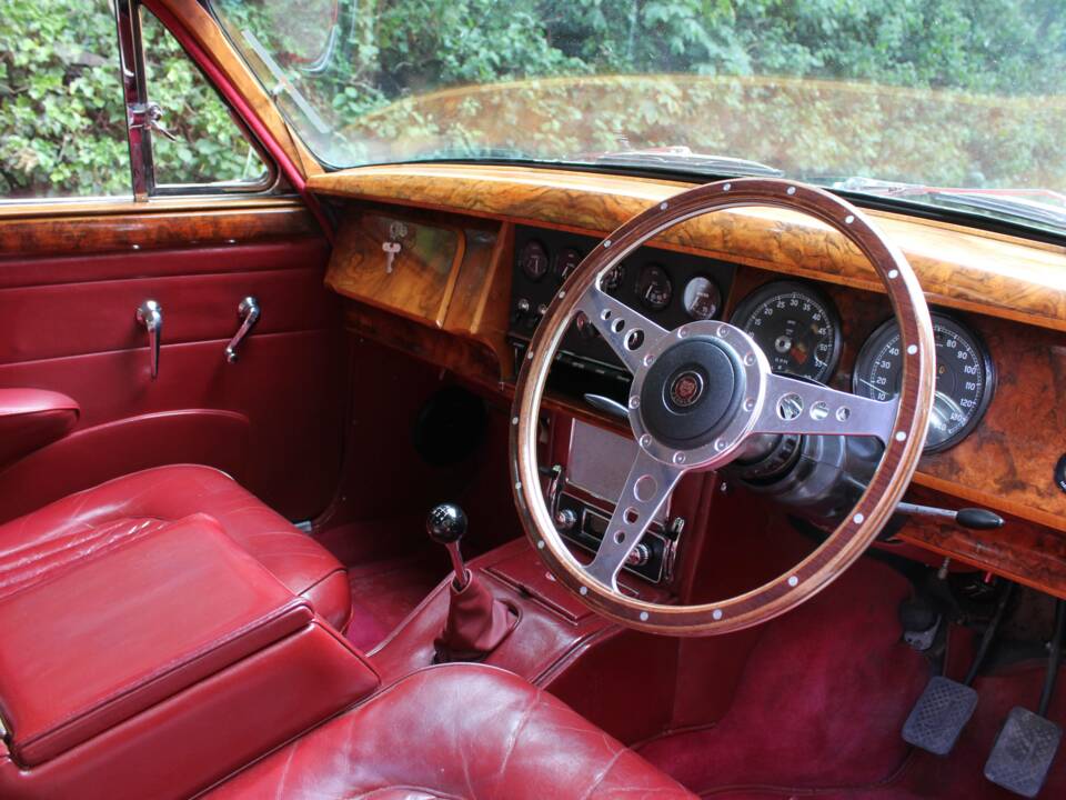 Image 8/21 of Jaguar Mk II 3.8 (1965)