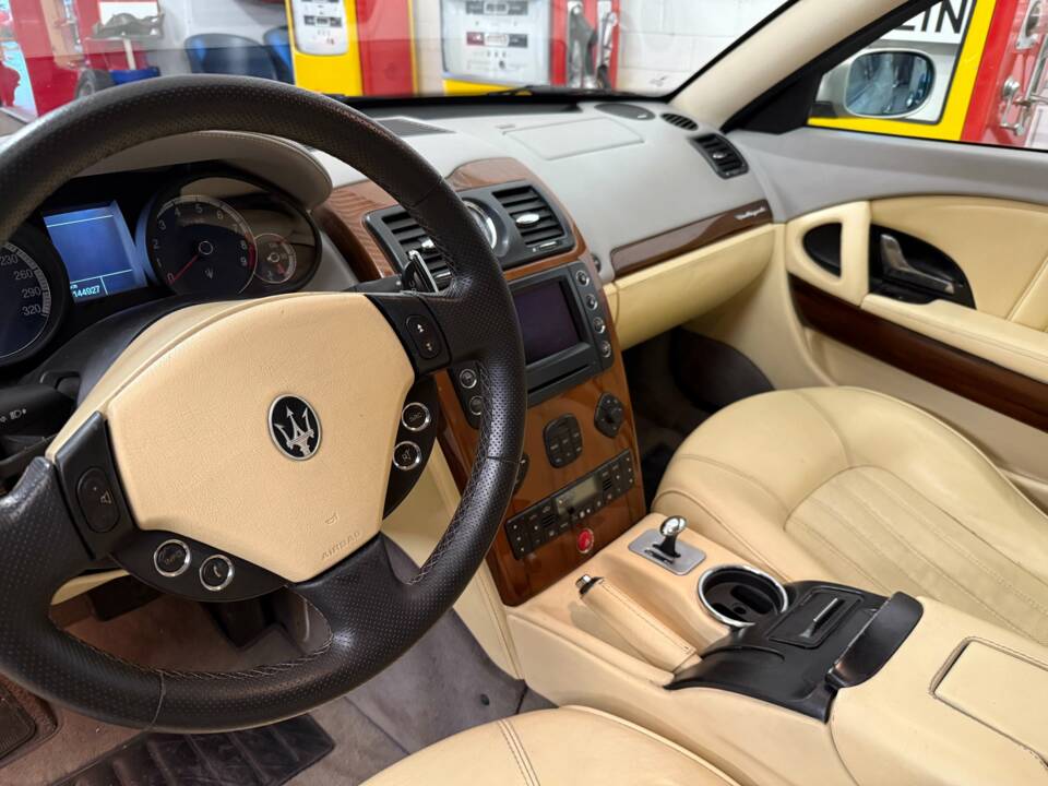 Bild 9/17 von Maserati Quattroporte 4.2 (2005)