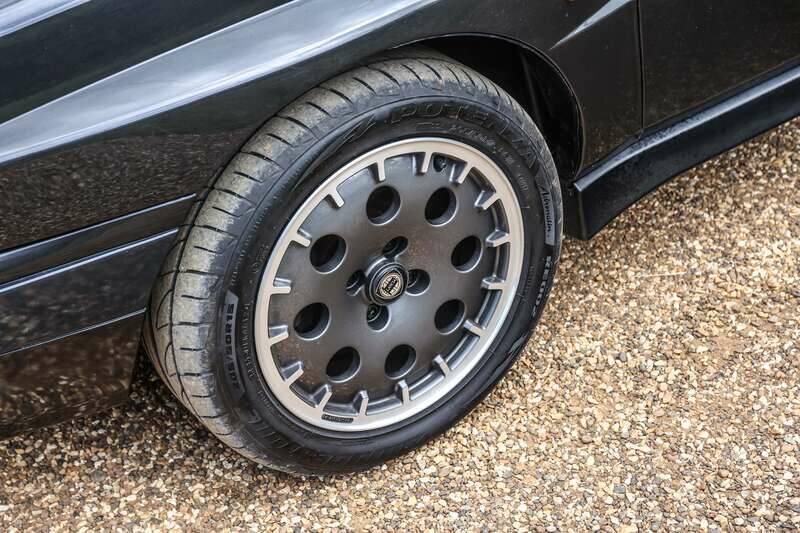 Image 23/35 of Lancia Delta HF Integrale (1991)