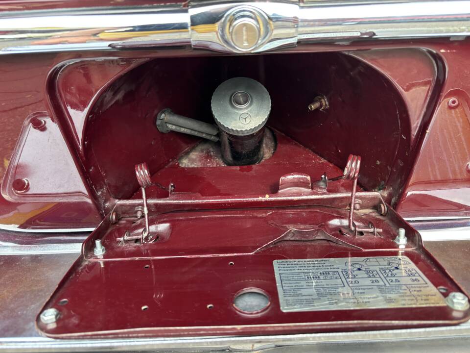 Imagen 21/27 de Mercedes-Benz 280 SE 3,5 (1970)