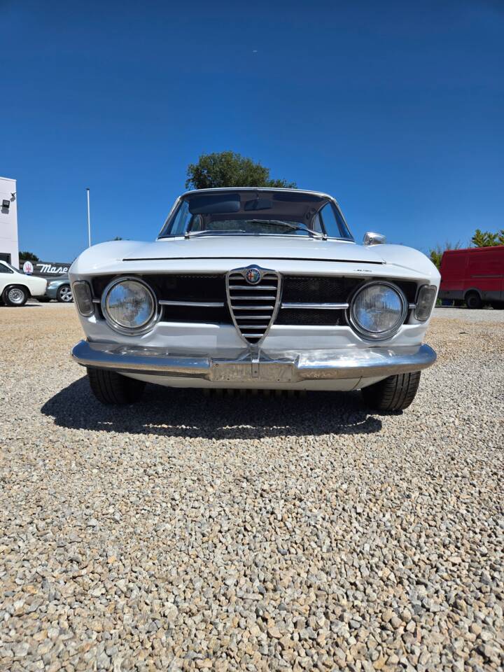 Image 3/84 of Alfa Romeo Giulia GT 1300 Junior (1968)