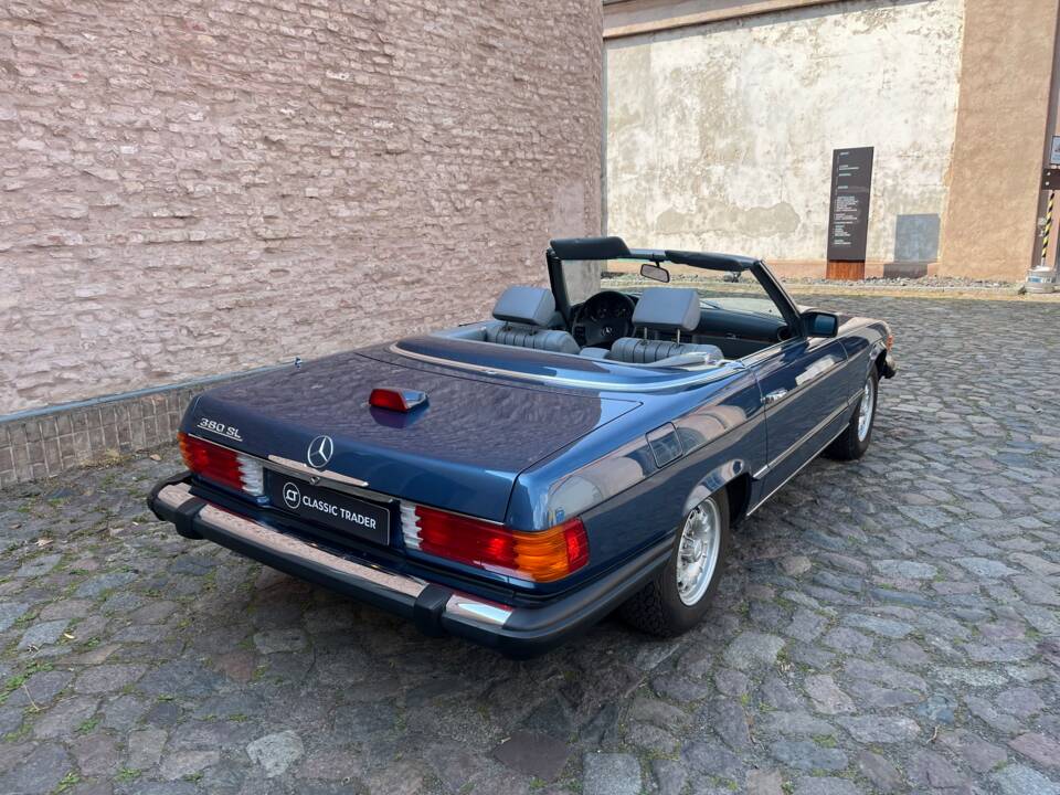 Afbeelding 120/146 van Mercedes-Benz 380 SL (1982)