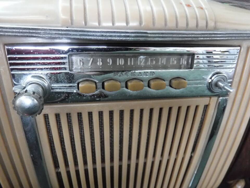 Image 16/50 of Packard 110 (1941)