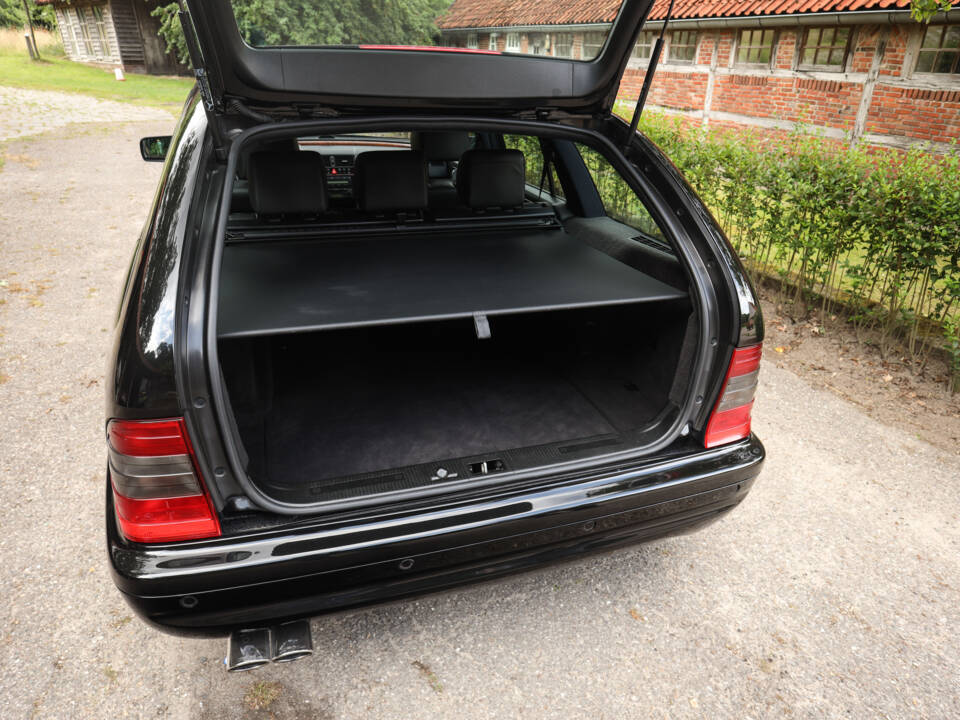 Bild 44/89 von Mercedes-Benz C 43 AMG T (1998)