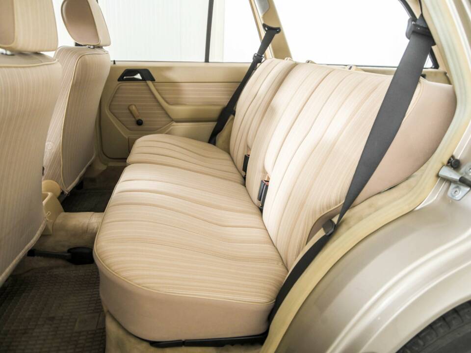 Bild 33/50 von Mercedes-Benz 230 TE (1987)
