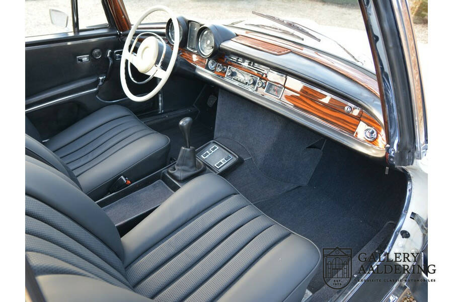 Image 39/50 of Mercedes-Benz 280 SE 3,5 (1971)