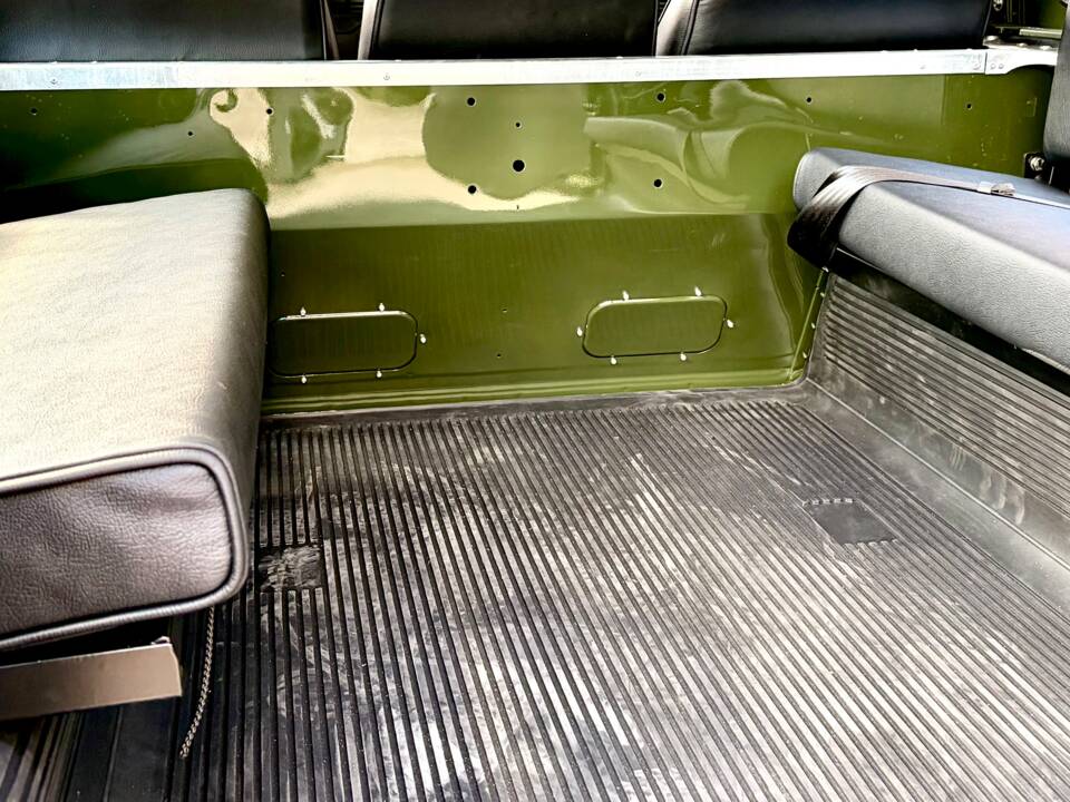 Bild 16/19 von Land Rover 90 (1987)