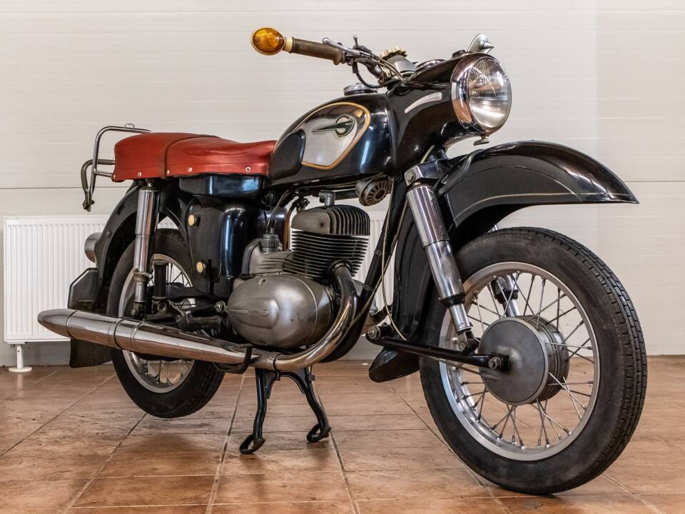 Image 2/11 de MZ ES 250/1-Superelastic (1966)