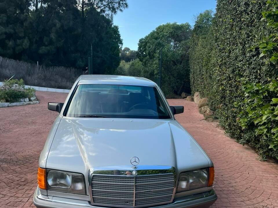 Image 2/4 of Mercedes-Benz 280 SE (1984)
