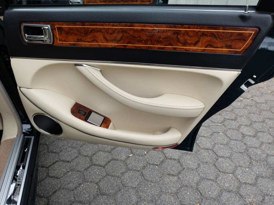 Image 33/77 de Jaguar XJ 40 (XJ-R) (1993)