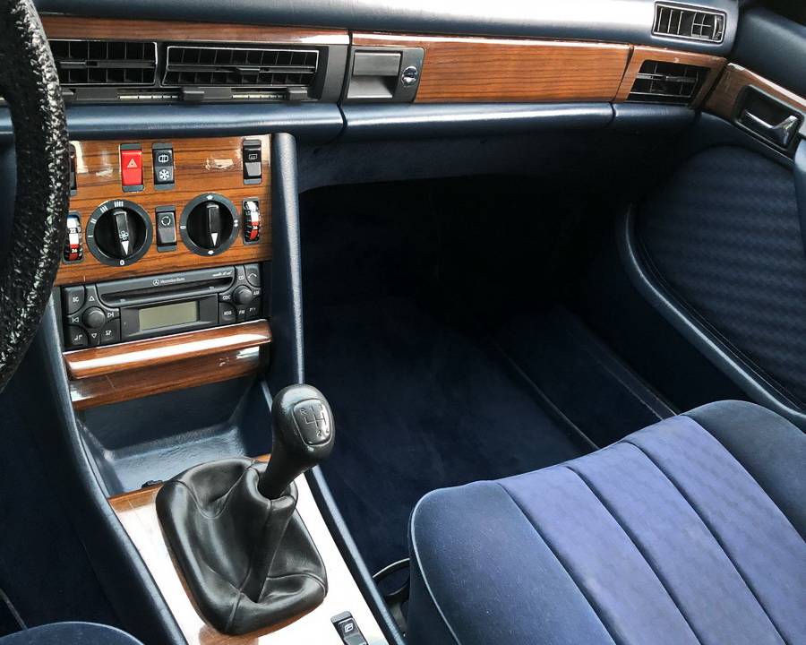Imagen 11/26 de Mercedes-Benz 280 SE (1983)