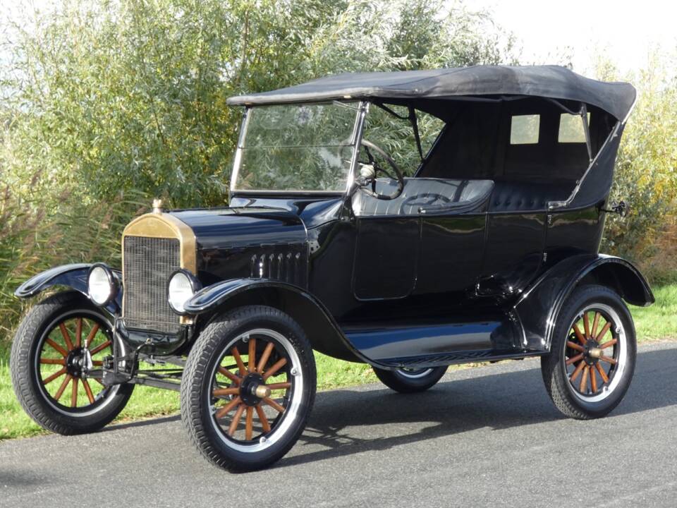 Image 4/41 of Ford Model T Touring (1925)