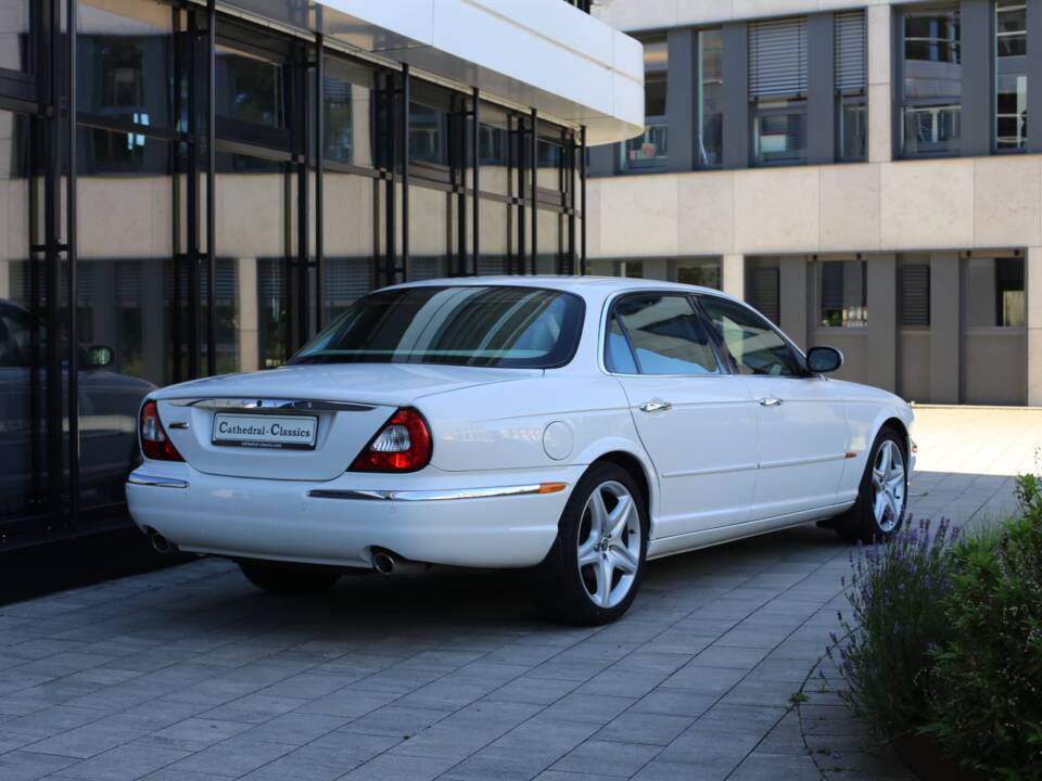 Imagen 22/77 de Jaguar XJ 8 4.2 (2005)