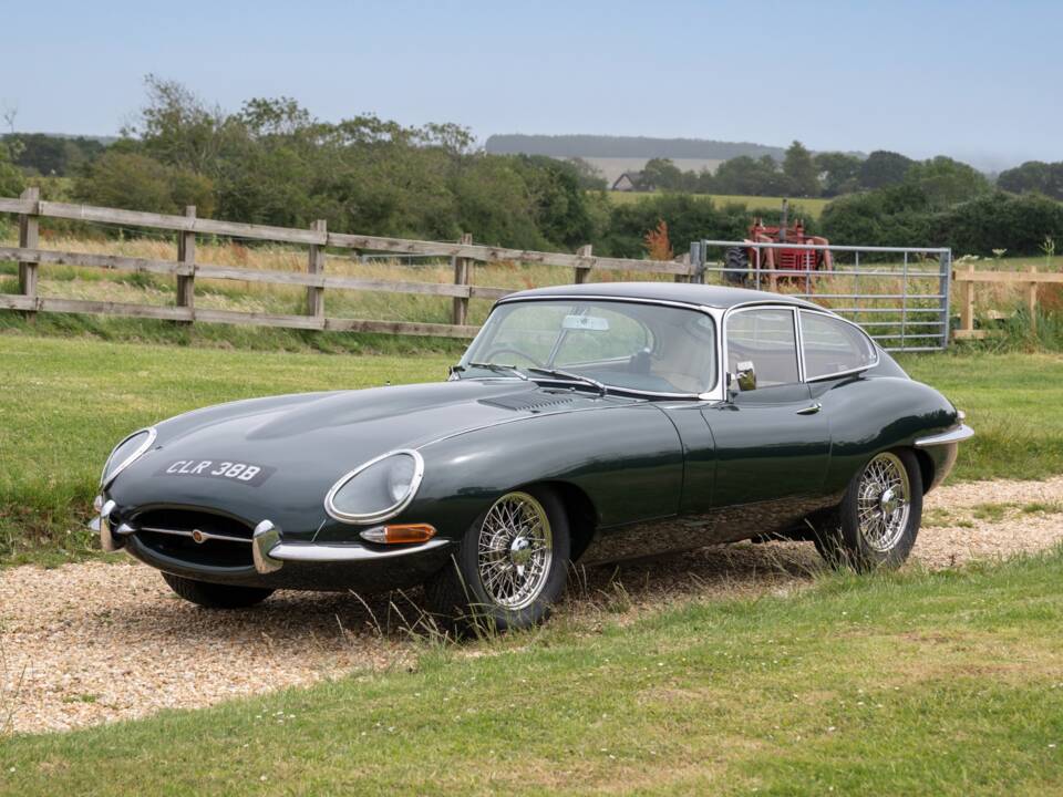 Image 1/25 de Jaguar Type E 4.2 (1964)