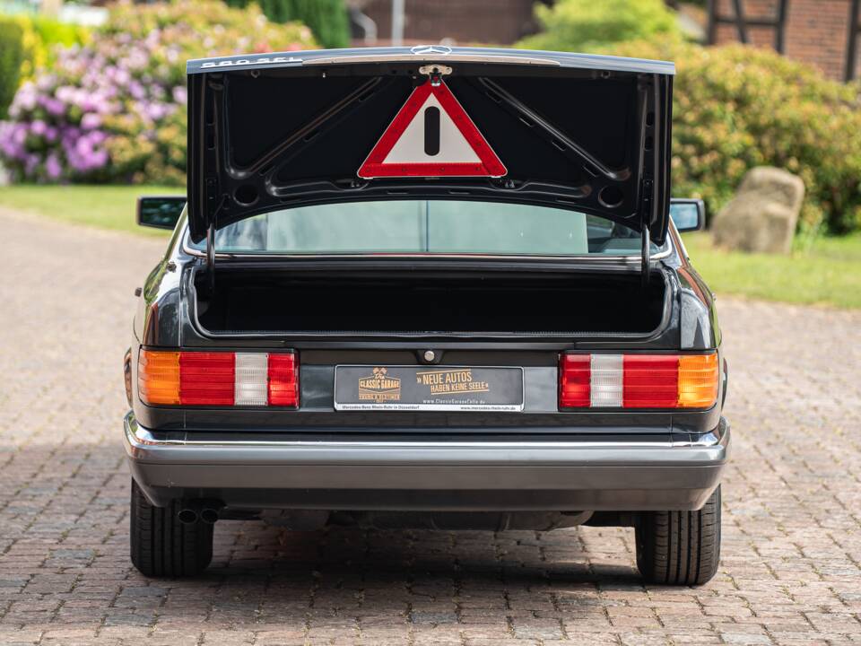Image 18/91 of Mercedes-Benz 560 SEL (1990)