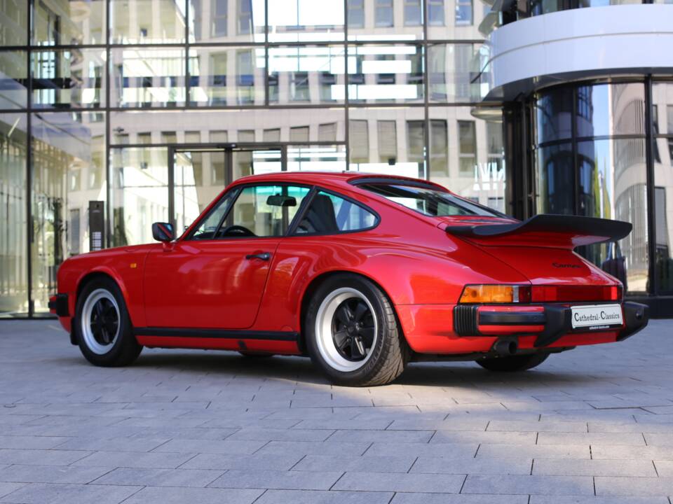 Afbeelding 35/50 van Porsche 911 Carrera 3.2 (1988)