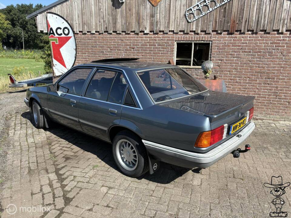 Image 5/35 de Opel Rekord 2,0 E (1985)
