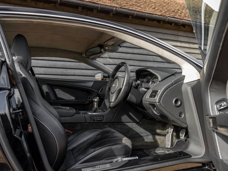 Image 28/77 of Aston Martin DBS (2009)