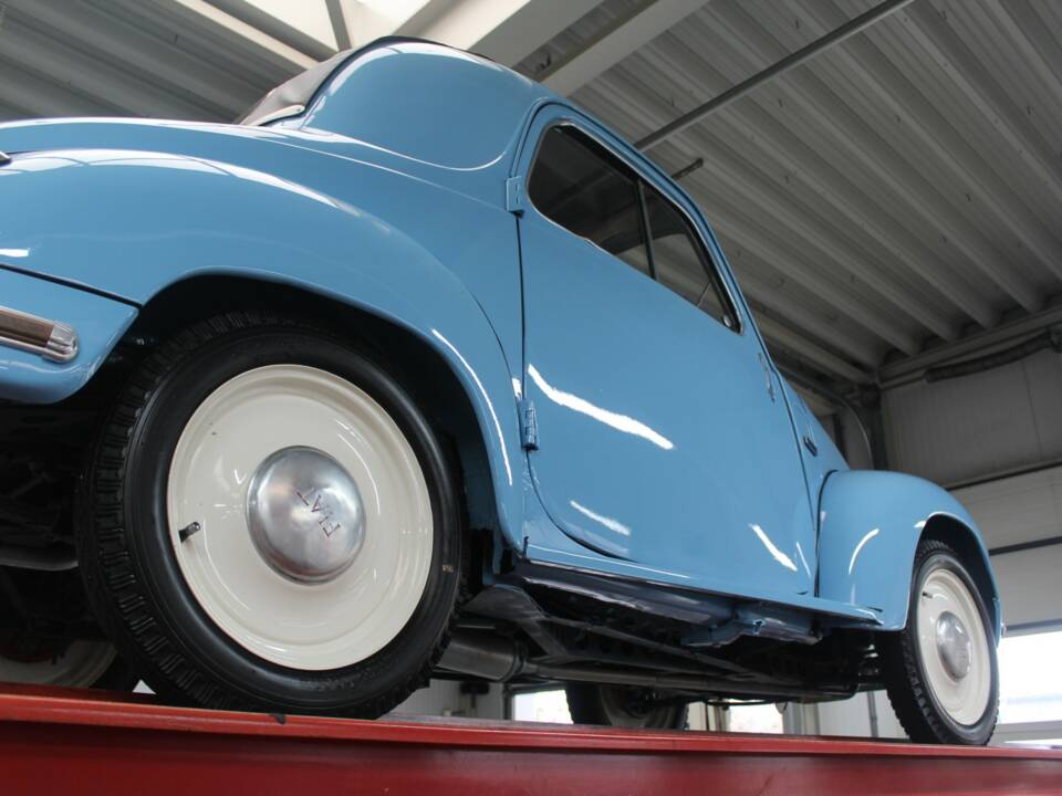 Image 12/50 of FIAT 500 C Topolino (1949)