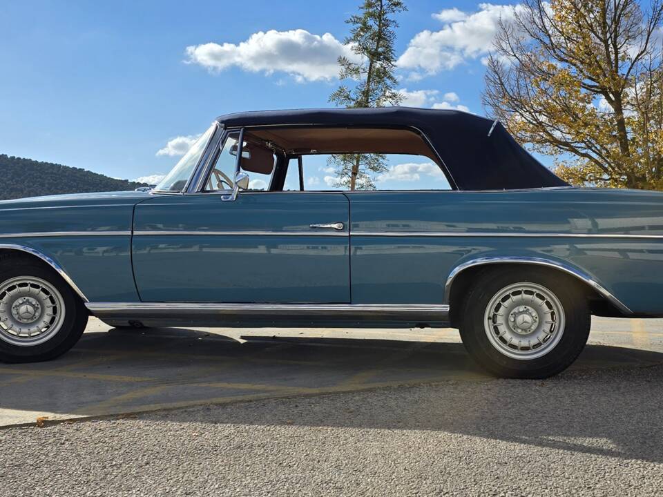 Immagine 8/40 di Mercedes-Benz 300 SE (1964)