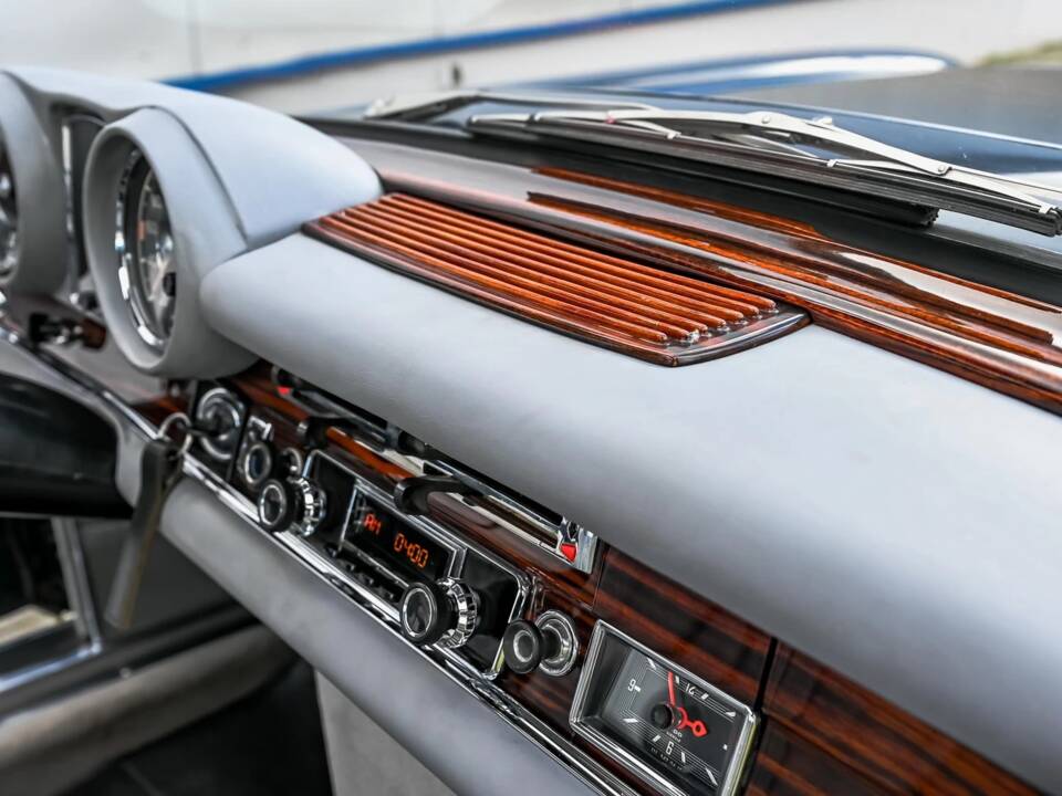 Imagen 10/13 de Mercedes-Benz 280 SE 3,5 (1971)
