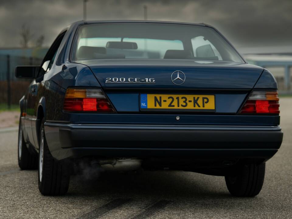 Bild 49/79 von Mercedes-Benz 200 CE (1993)