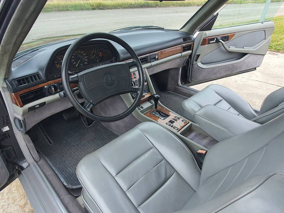 Image 19/30 of Mercedes-Benz 500 SEC (1986)