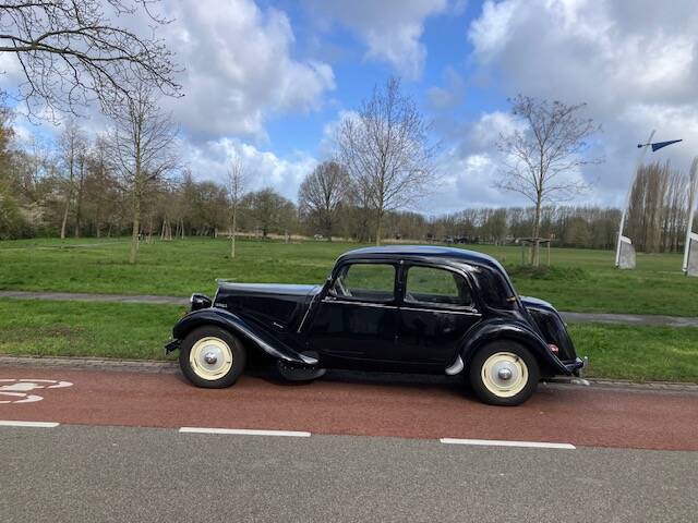 Imagen 2/12 de Citroën Traction Avant 11 BL (1952)