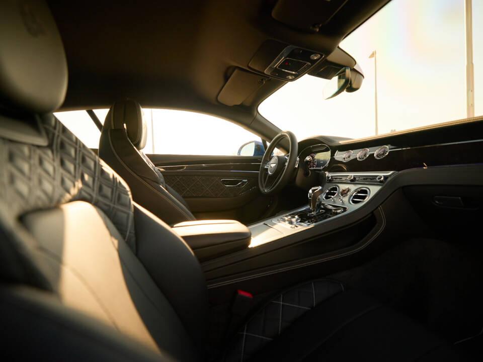 Image 17/19 of Bentley Continental GT (2019)