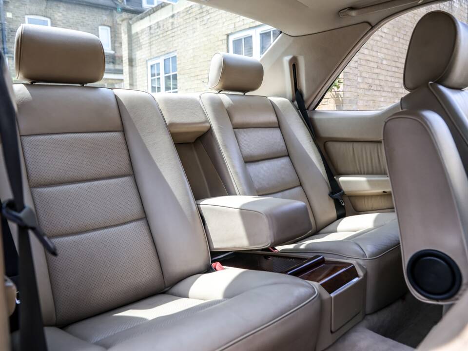 Image 37/37 of Mercedes-Benz E 320 (1995)