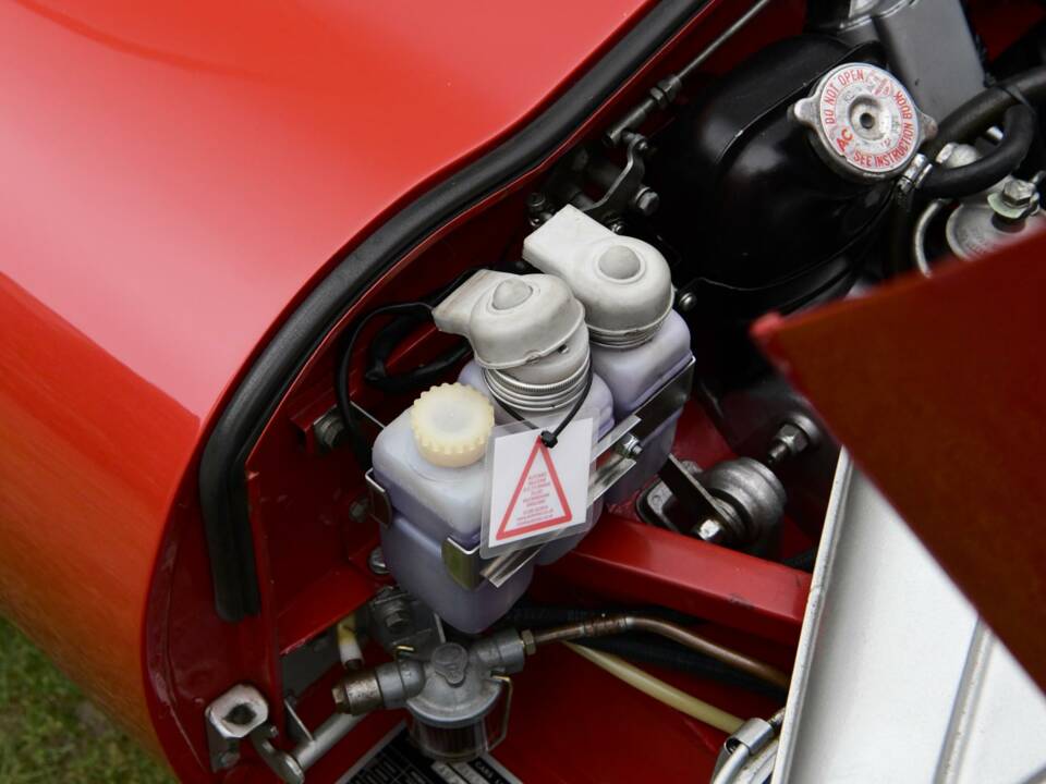 Image 47/50 de Jaguar E-Type (1968)