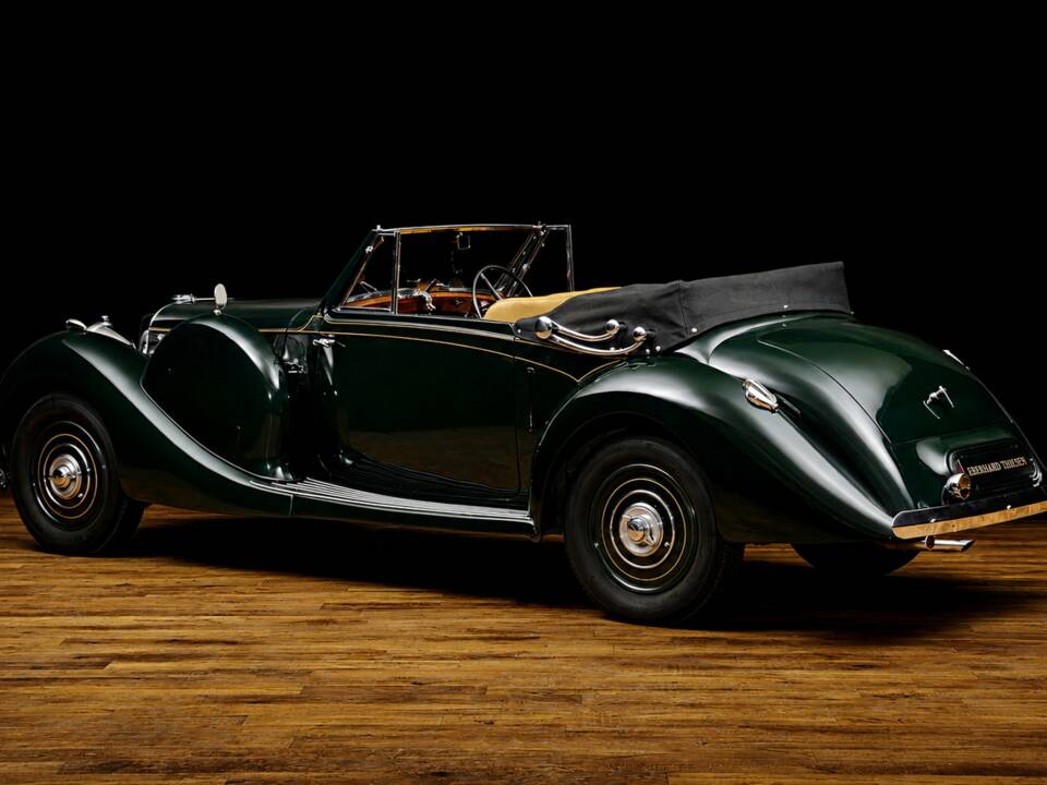 Image 2/15 of Lagonda V12 DHC (1938)