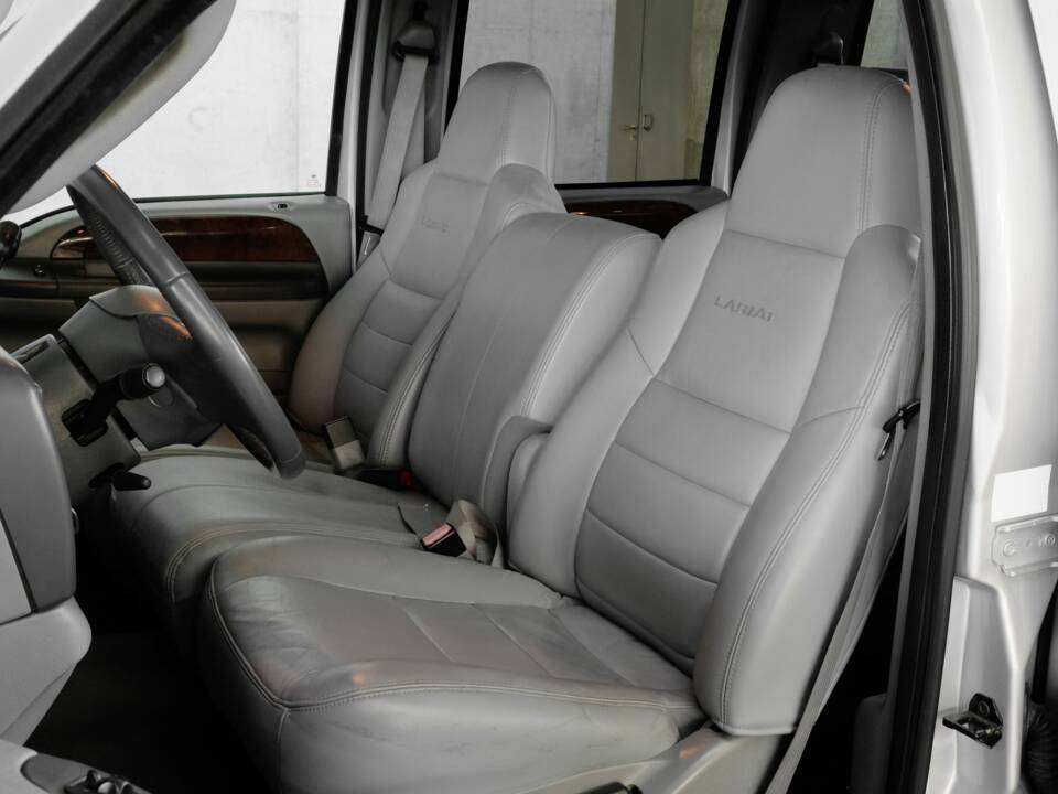 Image 16/41 de Ford F-350 Super Duty (2004)