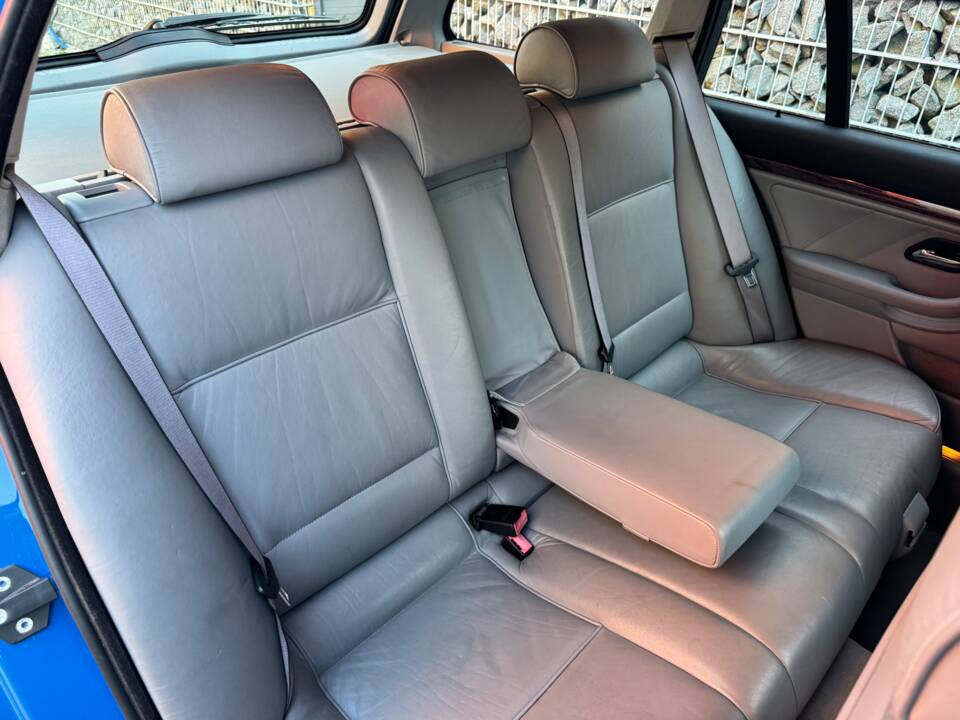 Image 91/100 of BMW 540i Touring (1998)