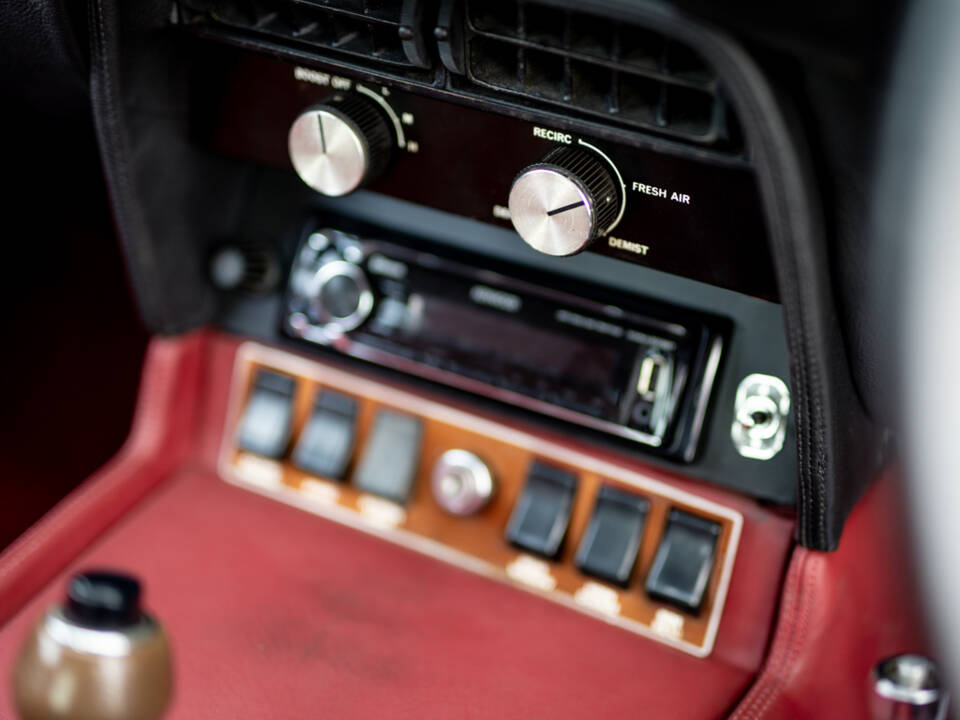 Bild 21/50 von Aston Martin DBS V8 (1971)