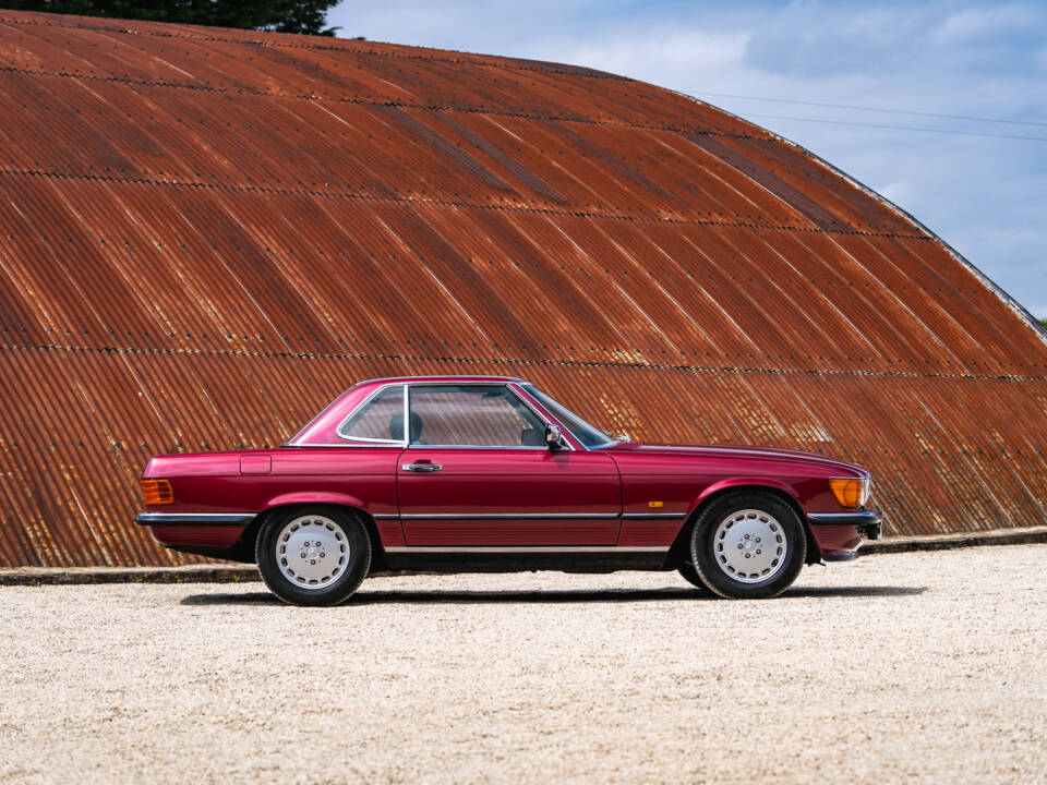 Immagine 2/36 di Mercedes-Benz 300 SL (1989)